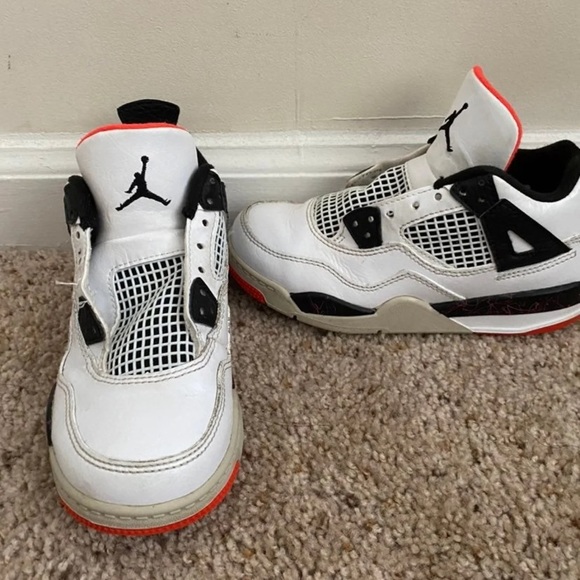 Boys 12c Jordan’s - Picture 2 of 4